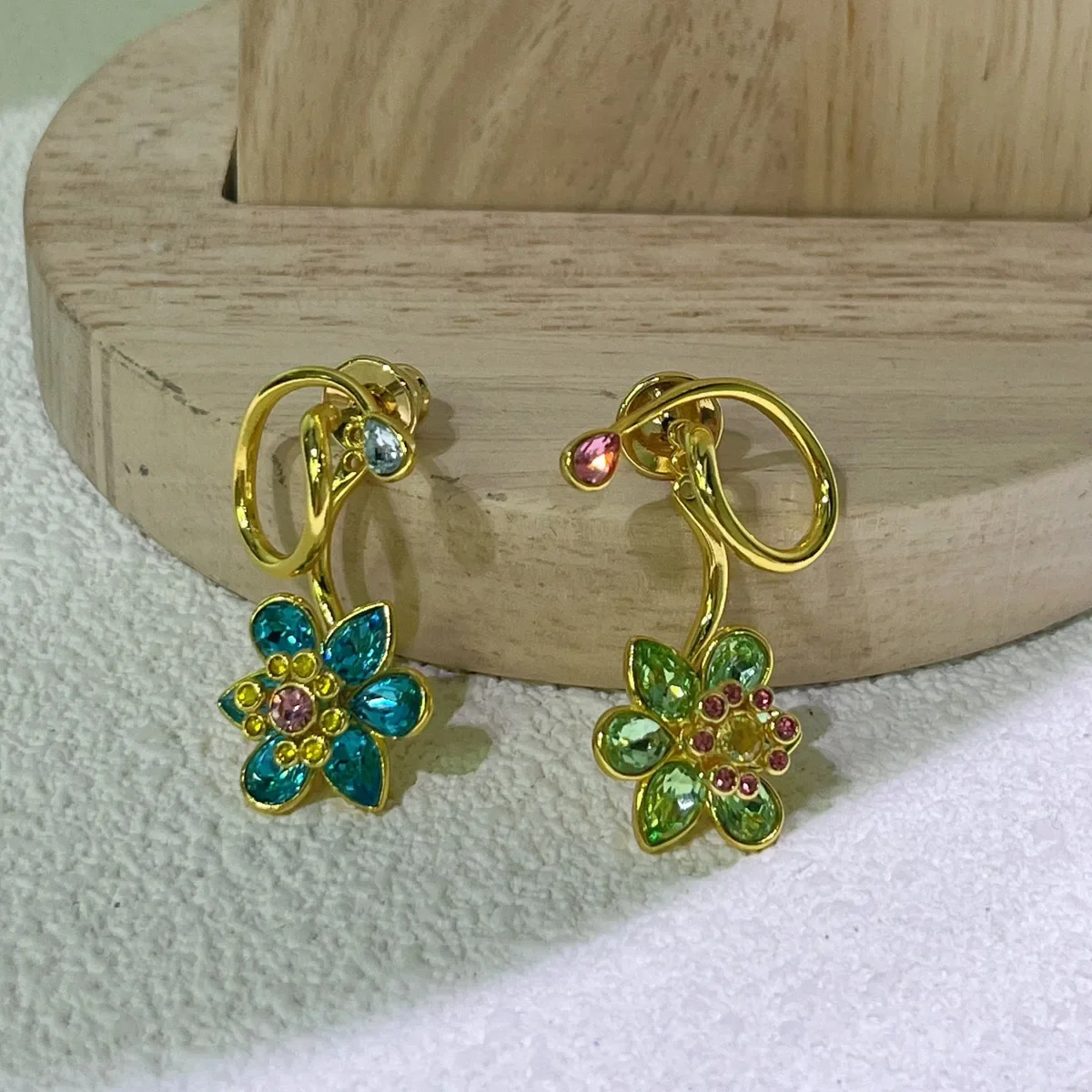 Originele sieradenset nieuwe kleur bloem kristal boetiek onregelmatige oorbel prachtige ketting ring armband huwelijkscadeau voor vrouwen
