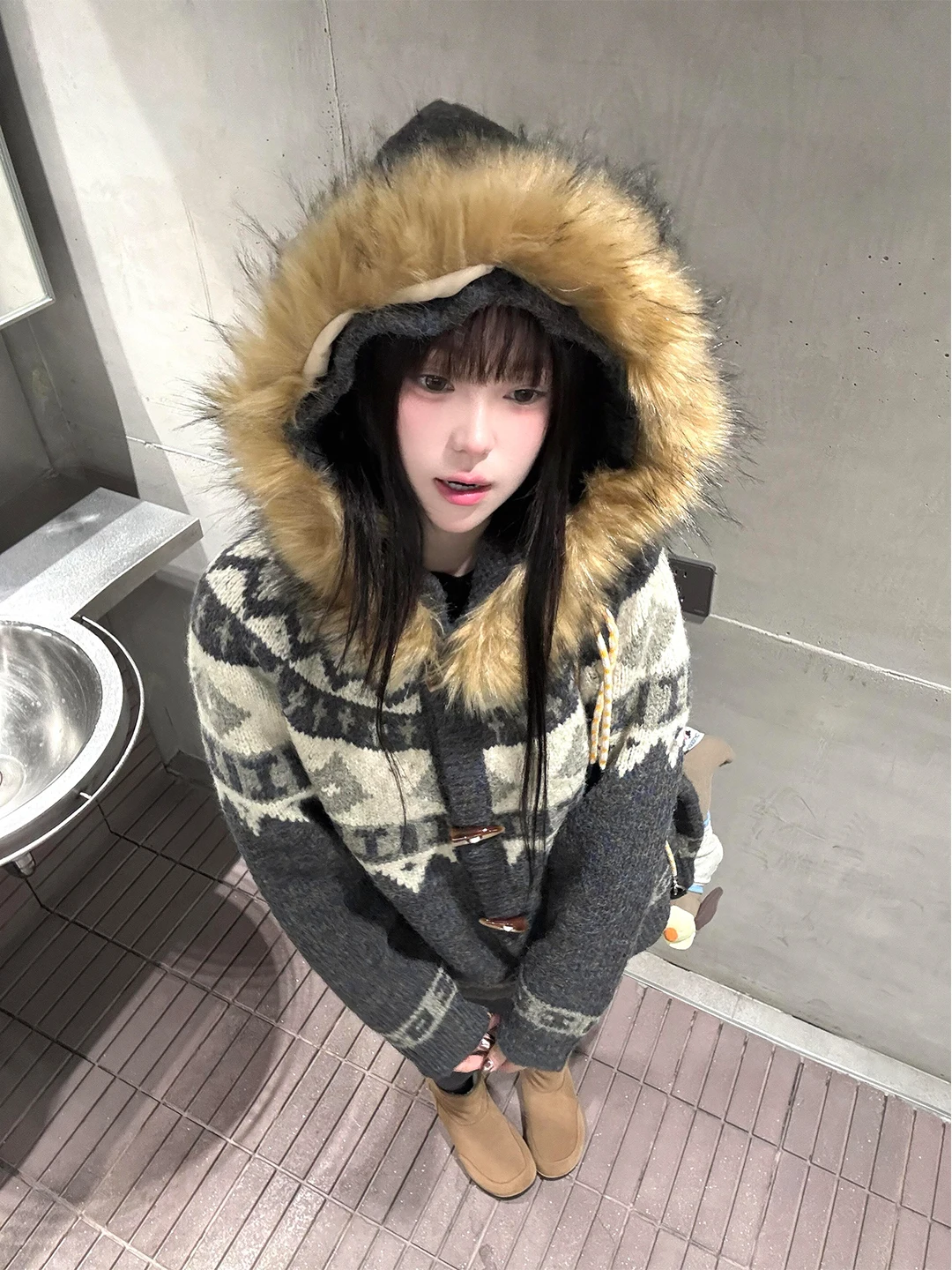 

Korean Sle Knitted Cardigan with Fur Collar Men's Winter Sweater Button up Coat Thi Warm Retro Pattern Boyfriend Fit