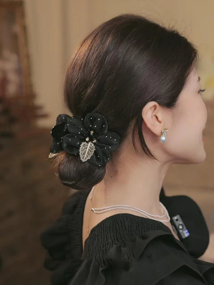 黒の甘い花柄ヘアクロウ、女性用後頭部お団子ヘアクリップ、高弾性シルク素材、韓国風ファッションヘアアクセサリー