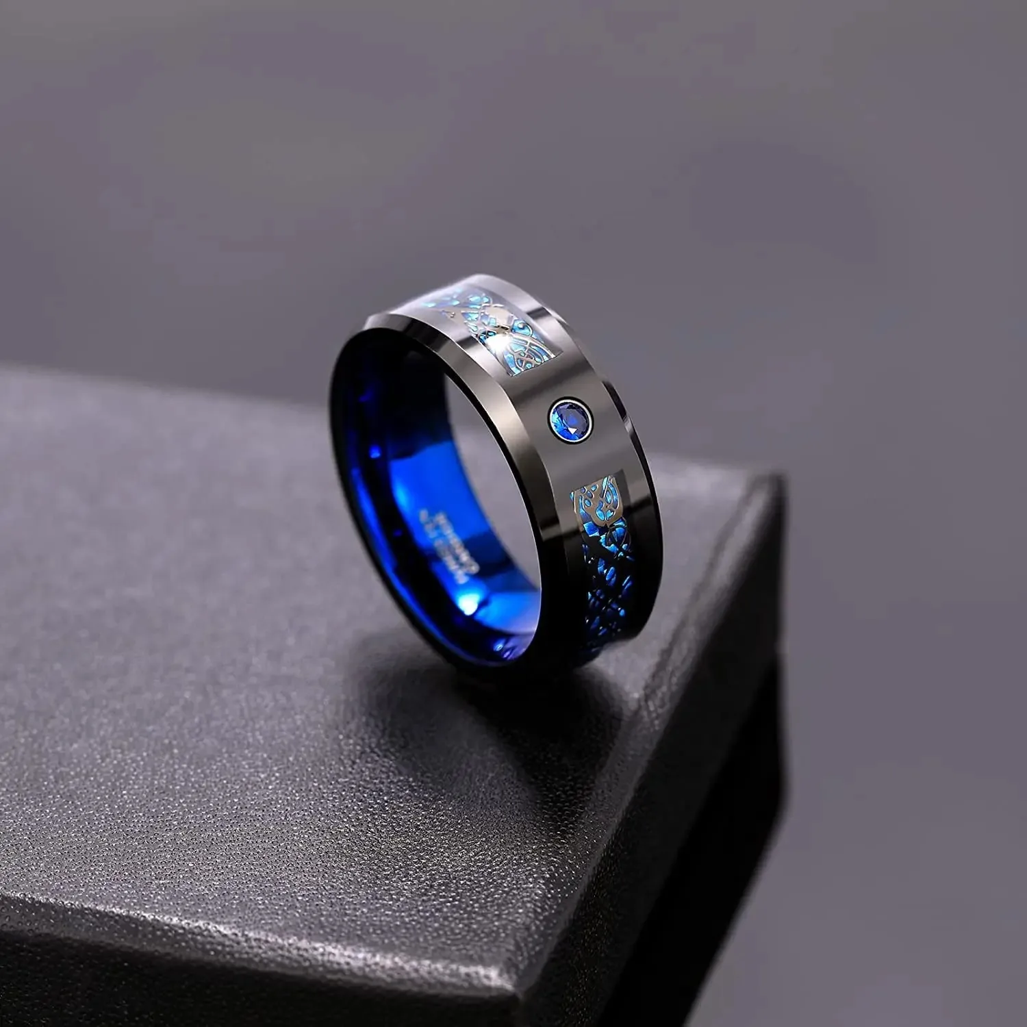 Fashion Men\'s 8mm Red Tungsten Wedding Celtic Dragon Rings Inlaid Blue Zircon Stainless Steel Green Carbon Fibre Rings For Men