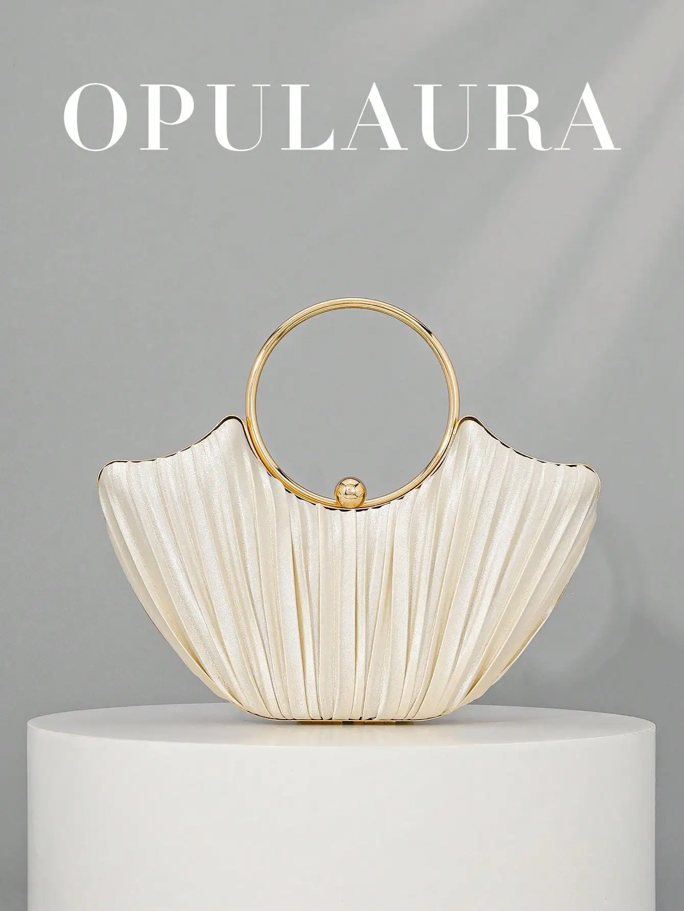 

Элегантный плиссированный вечерний клатч в форме веера с золотой ручкой-кольцом