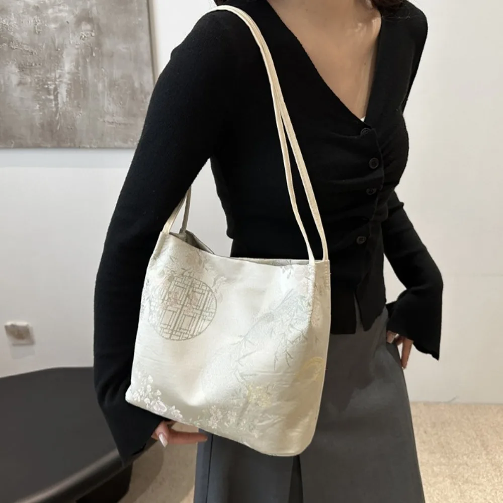 

Casual Large Capacity Embroidery Shoulder Bag Floral Sweet Hanfu Bucket Bag Elegant Exquisite Handheld Underarm Bag Commuting