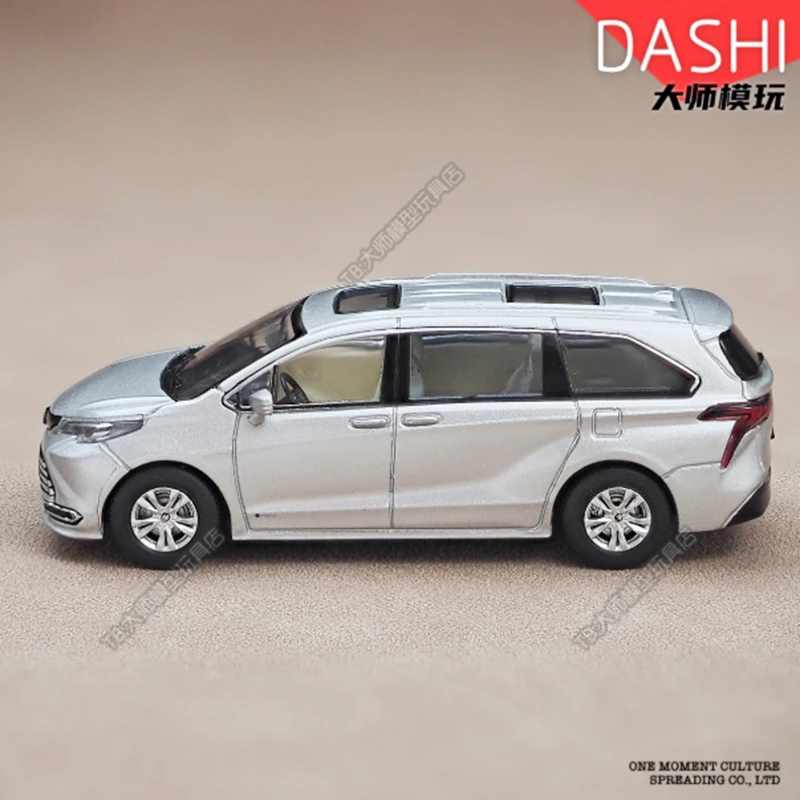 MASSDI Diecast 1:64 مقياس سيينا MPV مربية سيارة سبيكة محاكاة نموذج سيارة الكبار الاطفال جمع الديكور هدية العرض