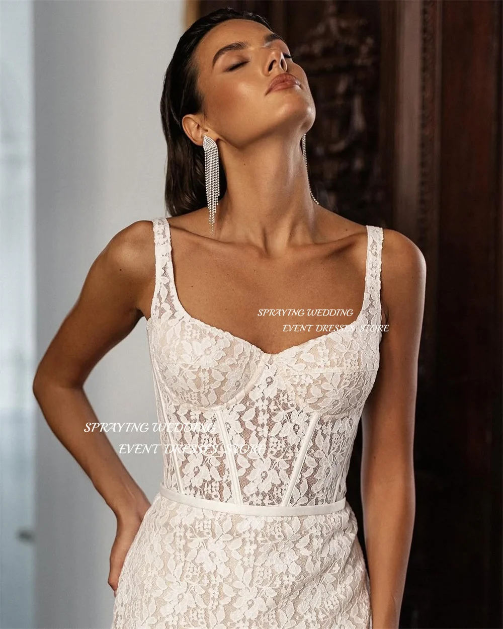 رش فساتين زفاف صغيرة من الدانتيل العاجي مثير على شكل حرف V حزام زي العرائس خط قصير فساتين حفلات الخطوبة مخصصة 2026
