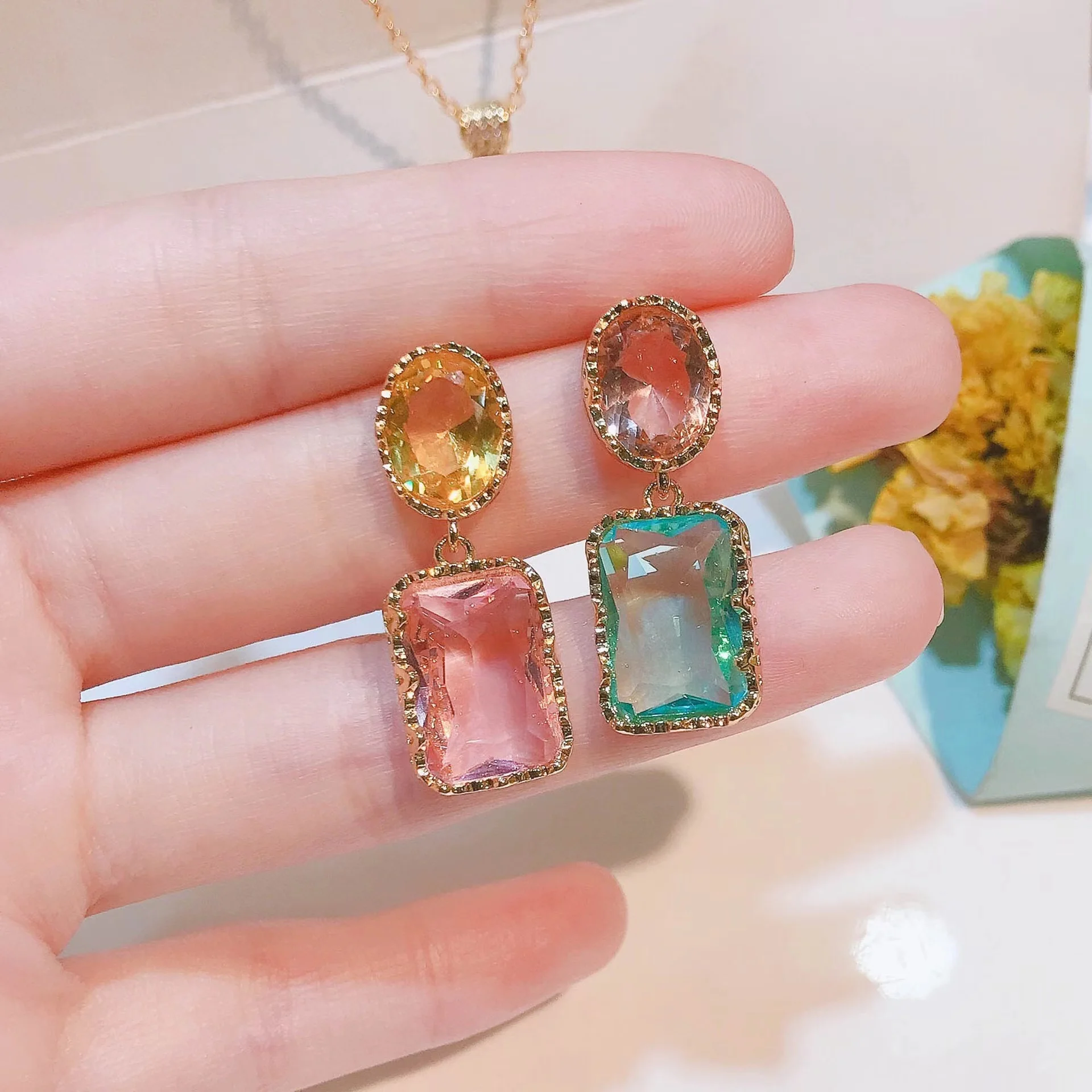 2024 New Earrings Beautiful Colorful Baroque Crystal Stone AB Style Dangle Woman Earrings Fashion Designers Christmas Jewelry