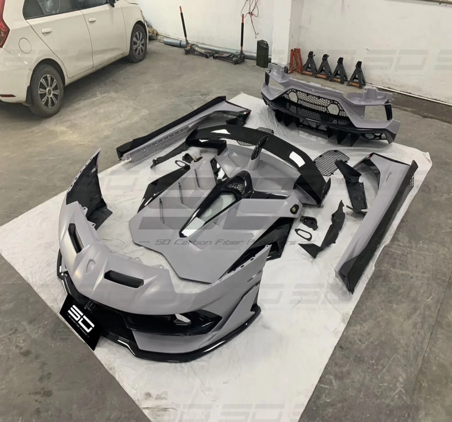 SVJ Style Custom Full Body Kits Rear Spoiler Carbon Fiber Mix Fiberglass Material For Lambor Aventador Lp700