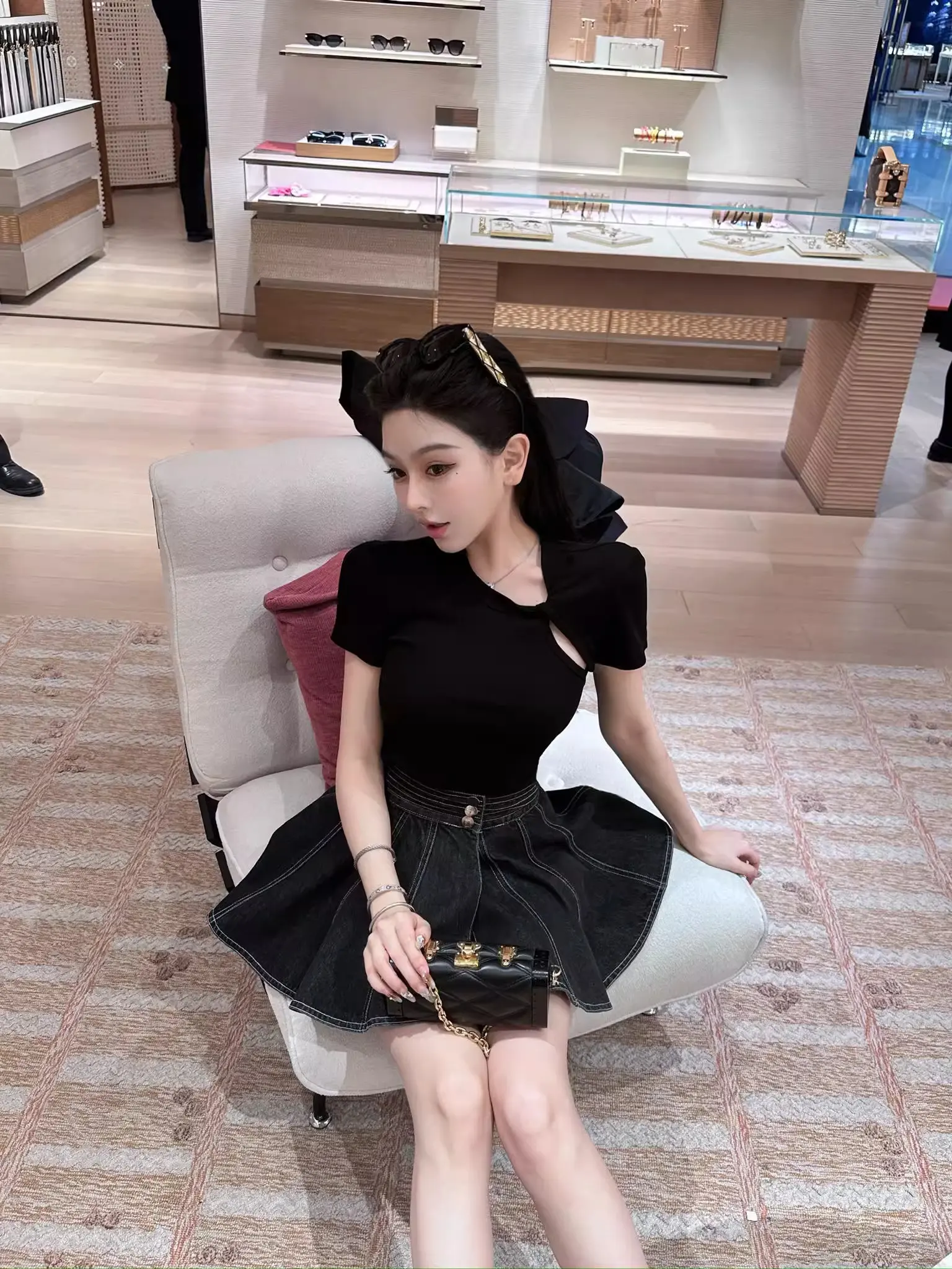 

Классическая универсальная футболка Woppei с асимметричным вырезом, приталенная, белая, на пуговицах, для лета и повседневной носки, с круглым вырезом