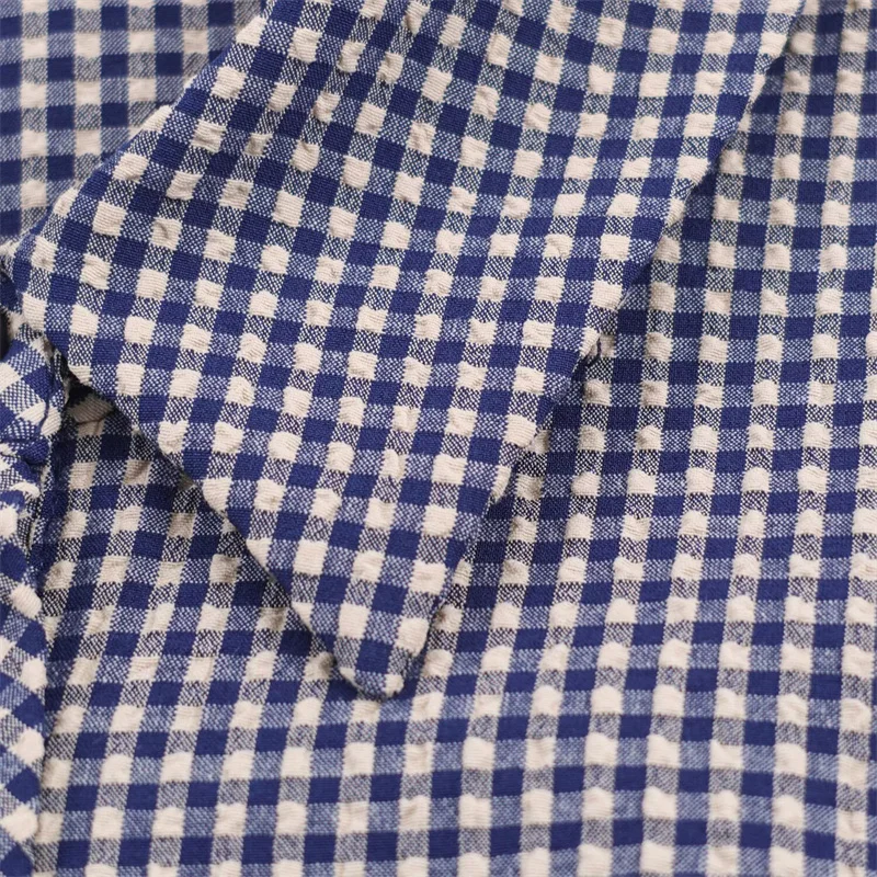 Nowa kolekcja damska Jesień/Zima 2025, koszula w pepitkę w stylu vintage z bufiastymi rękawami i kieszenią na piersi.