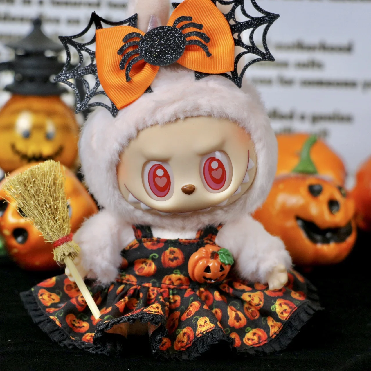 

Halloween Witch Costume for Ladbubu Dolls with Pumpkin Skirt And Spider Pumpkin Hat Cute Labubu Outfit Set Toy Accessories