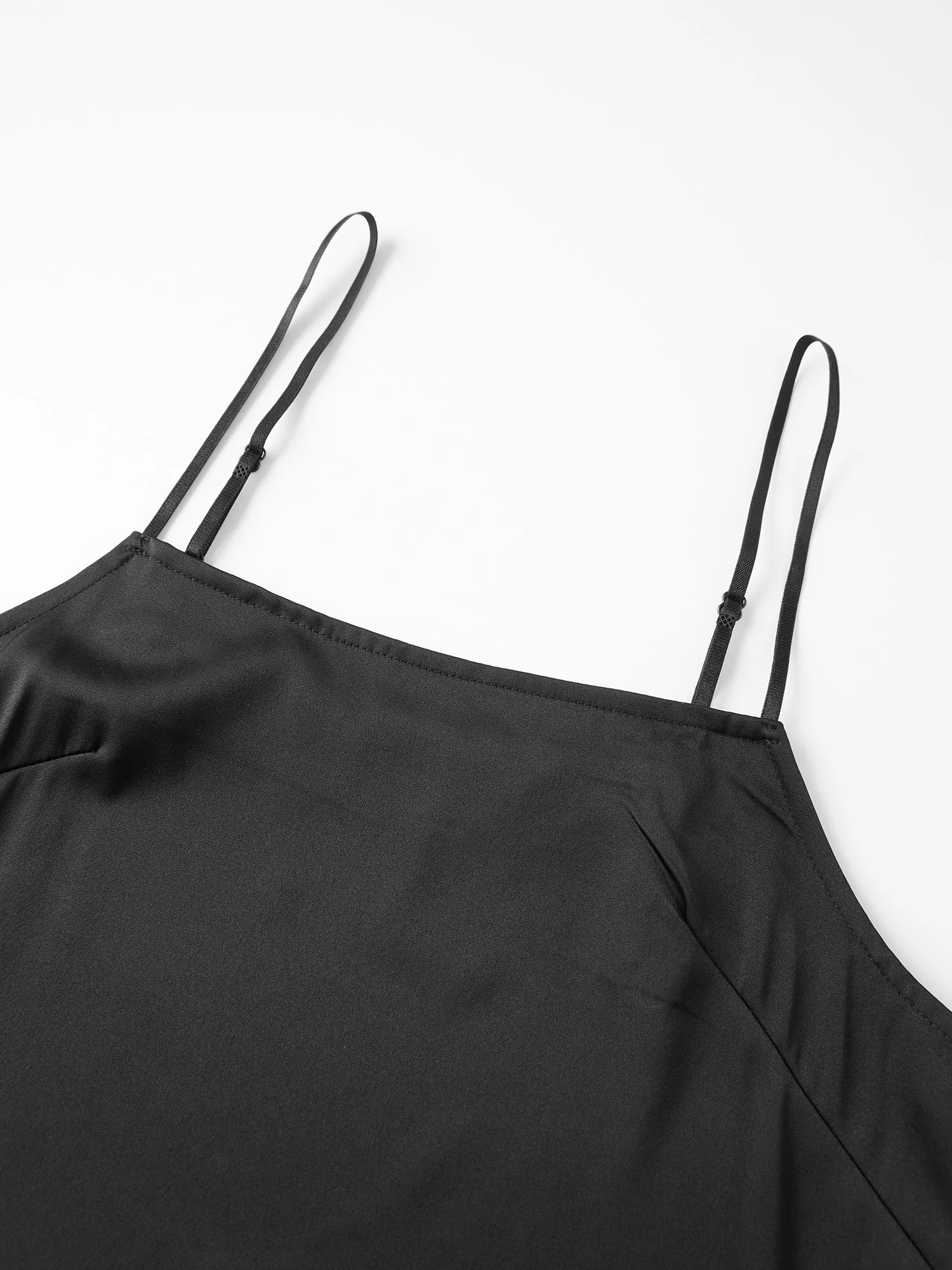 女性のノースリーブ V ネック タンクトップ レーストリムディテール付き エレガントなソリッドカラー カジュアル キャミソール サマーブラウス