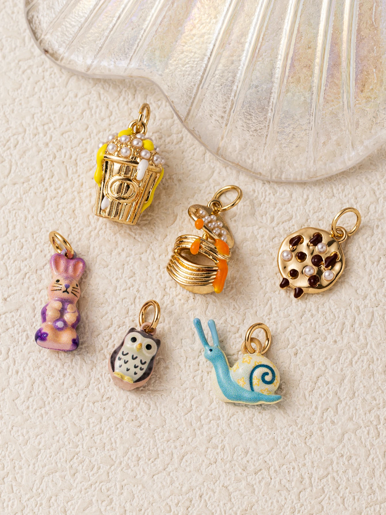 Einfache und beliebte niedliche Anhänger in Form von Eule, Hase, Schnecke, Kuchen, Perle, Milchtee für DIY-Schmuckherstellung – Detail 2