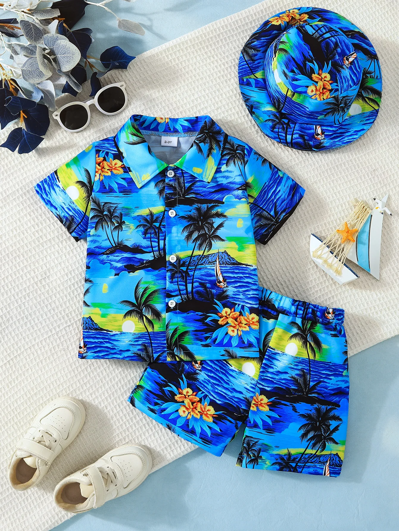 conjunto-de-verao-para-meninos-3-pecas-camisa-e-shorts-com-estampa-de-palmeira-tropical-chapeu-de-balde-estiloso-e-moderno-roupa-de-praia-2-6-anos