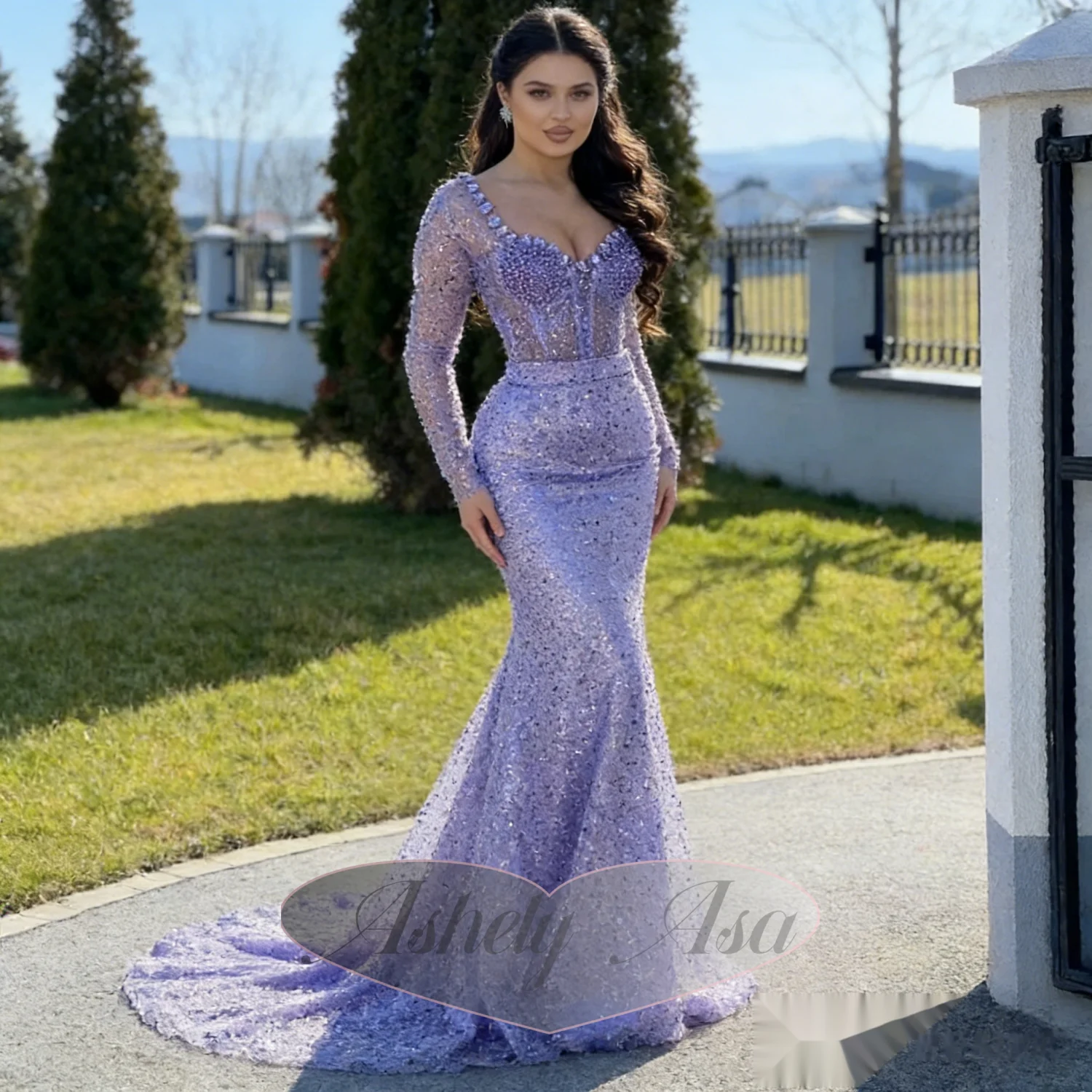 Maßgeschneiderte hellviolette Abendkleider mit Pailletten, langen Ärmeln, V-Ausschnitt, Perlen, bodenlang, für besondere Anlässe, Partykleid 2026