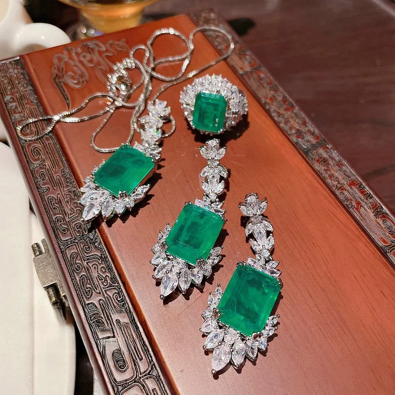 グリーンピーコックロングレクタングルジェムネックレス8kゴールドメッキ多面カットエメラルドジルコンタッセルイヤリングジュエリーセット