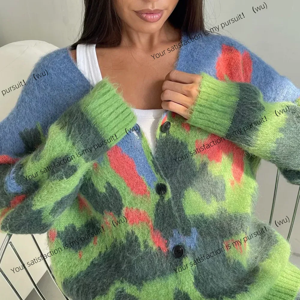 Jaket sweater rajutan wanita dengan desain longgar dan motif cetak, gaya santai, modis, serbaguna, tren musim gugur.