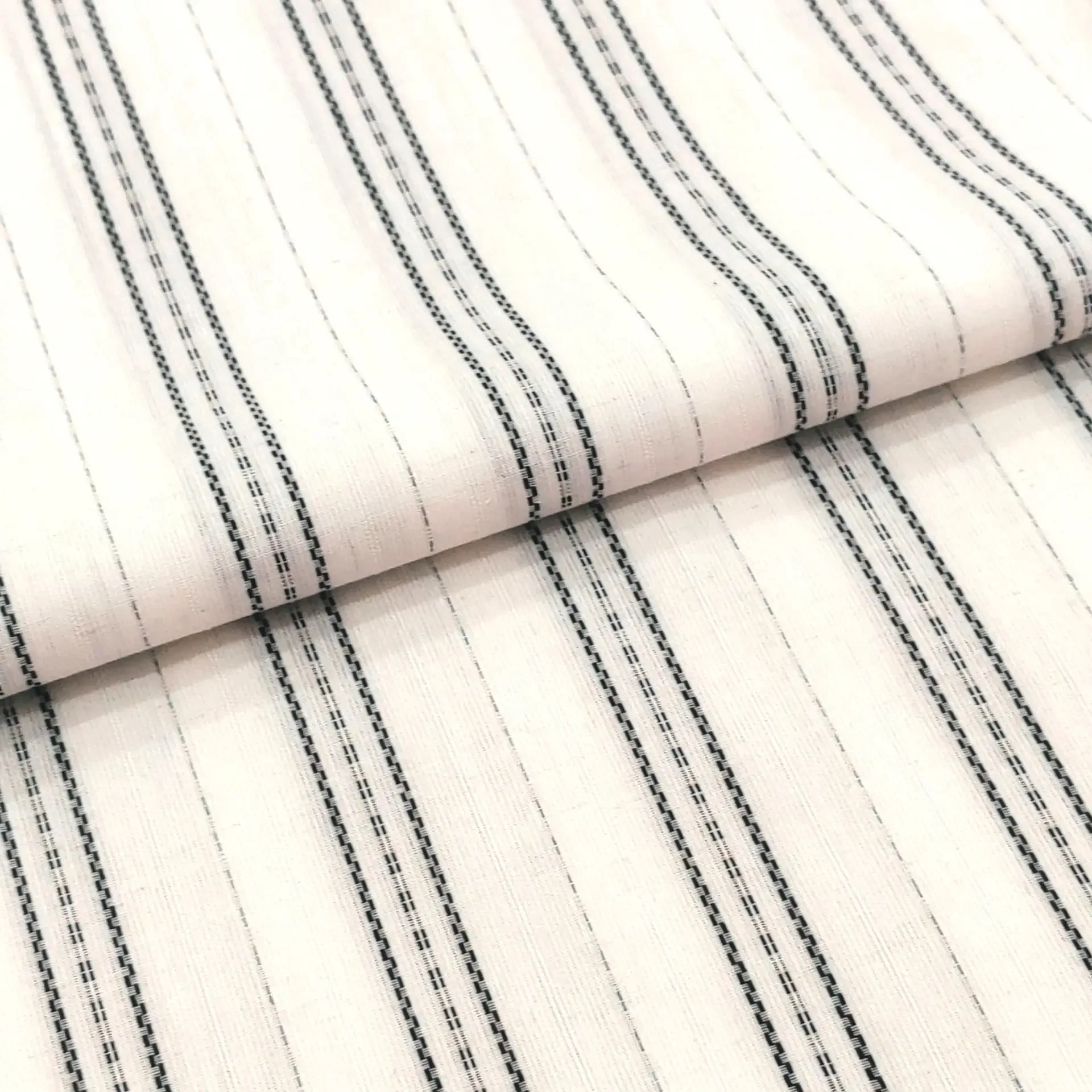 مصنع توريد CVC غزل مصبوغ شريط أسود أبيض نسيج للملابس والأحذية والقبعات مخزون جاهز