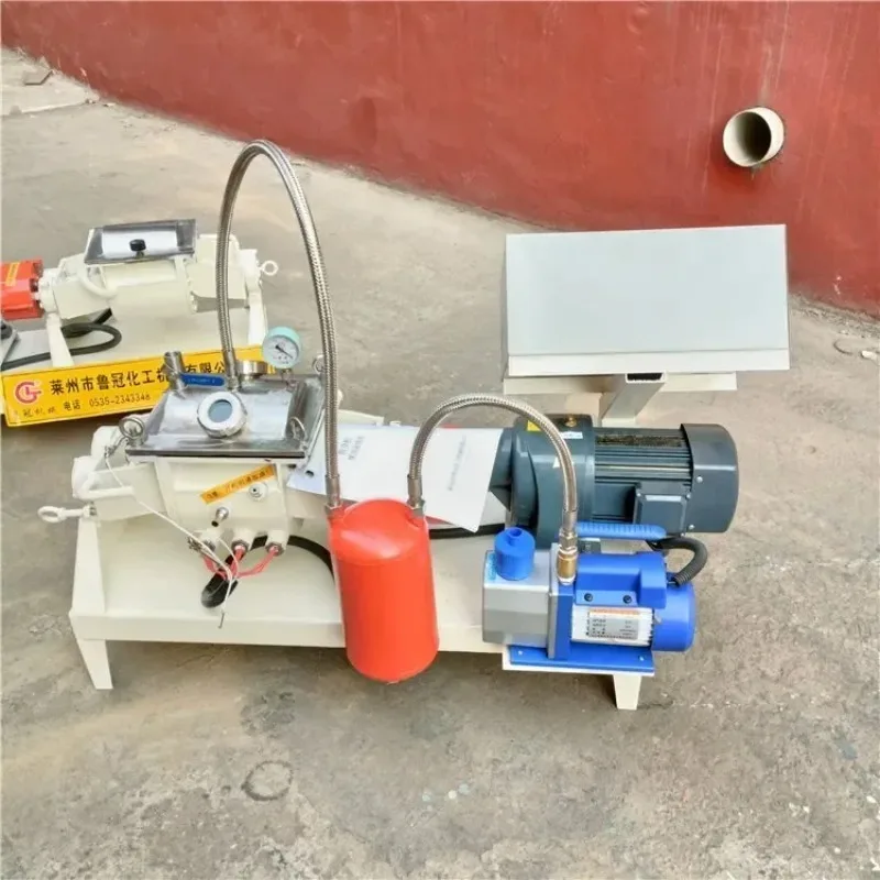 Kleine Knetmaschine im Labor, Mischmaschine