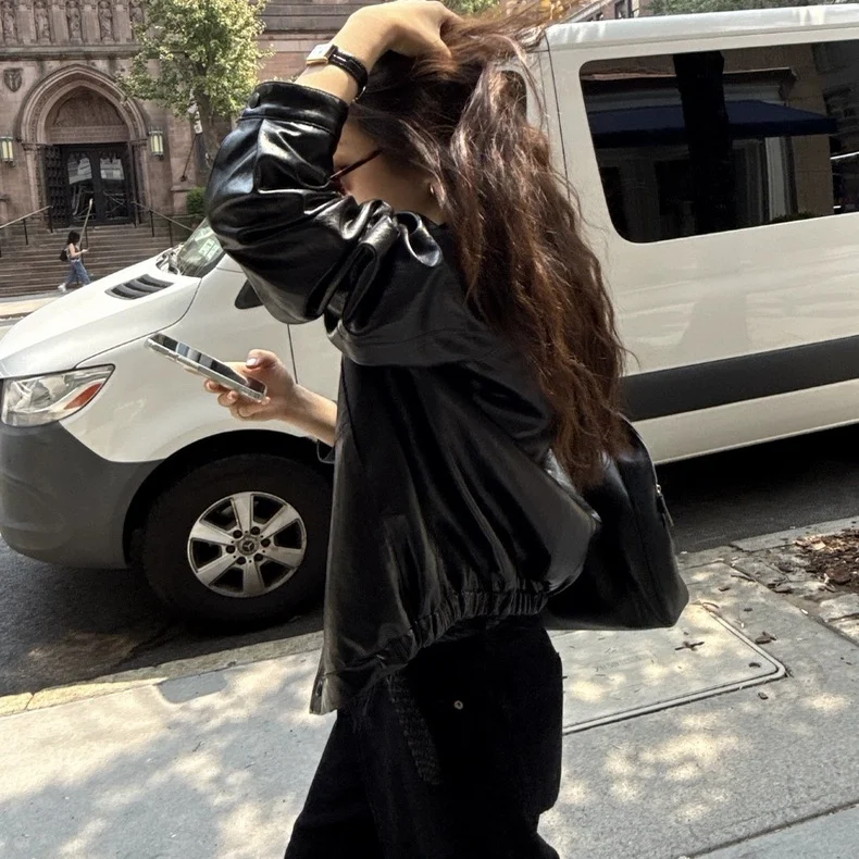 레트로 루즈 블랙 가죽 재킷 스탠드 칼라 코트 우아한 분위기 여성 패션 얇은 소재 가을 시즌 무브랜드