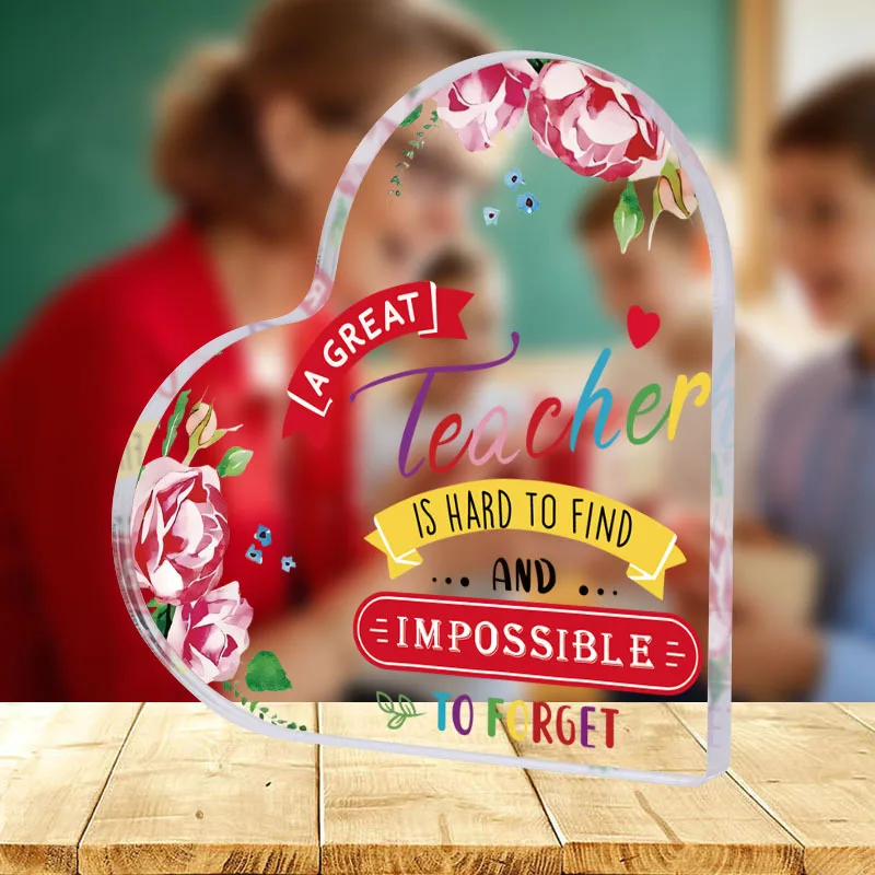 Regalo de Agradecimiento para Maestros en Forma de Corazón de Cristal, con Diseño Floral y la Frase "Un Buen Maestro Es Difícil de Encontrar, Imposible de Olvidar", 3.9x3.9 Pulgadas
