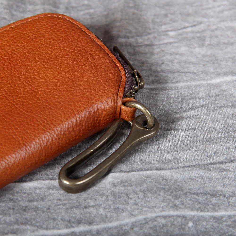 S.WORKER Handgefertigtes Echtleder-Schlüsseletui aus Vollnarbigem Rindsleder, Kartenhalter, Vintage-Schlüsselanhänger mit Messingschnalle – Detail 25