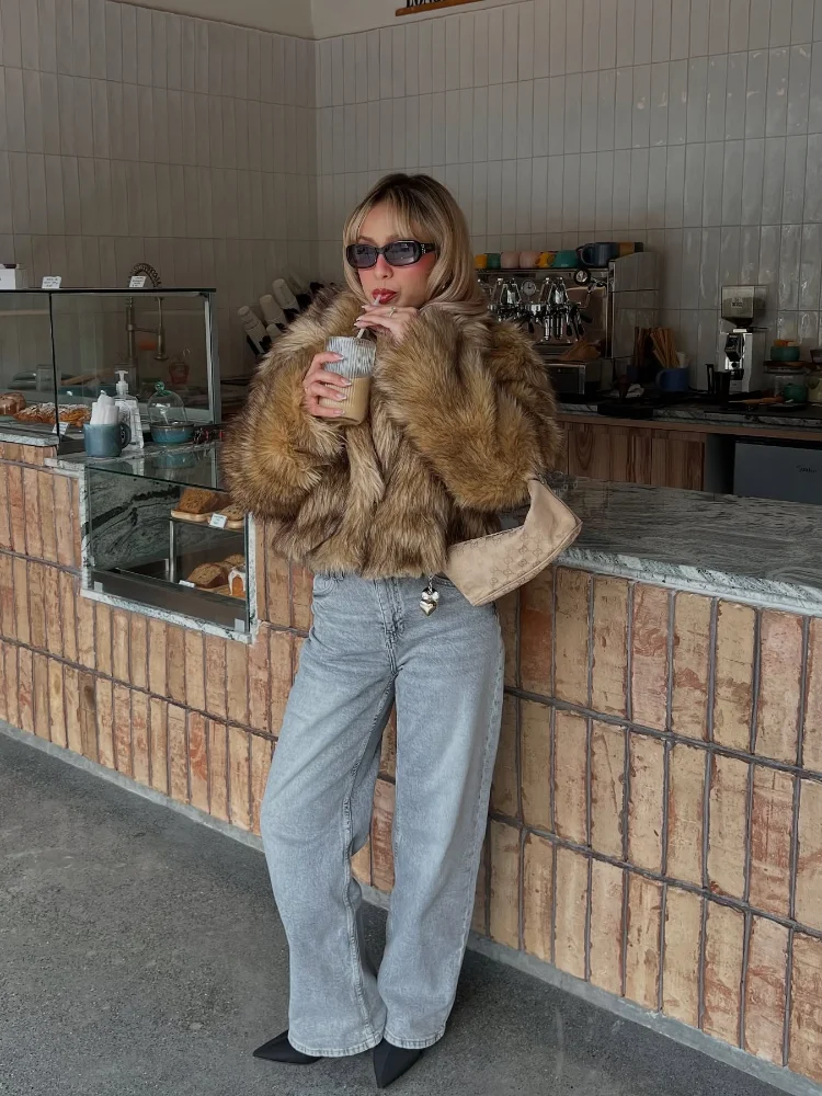 

Winter Women Faxu Fur Coat Fashion Long Sleeve Loose Jacket Casual Outerwear 2025 Chic V-neck Long Sleeve Daily Street Warm Coat