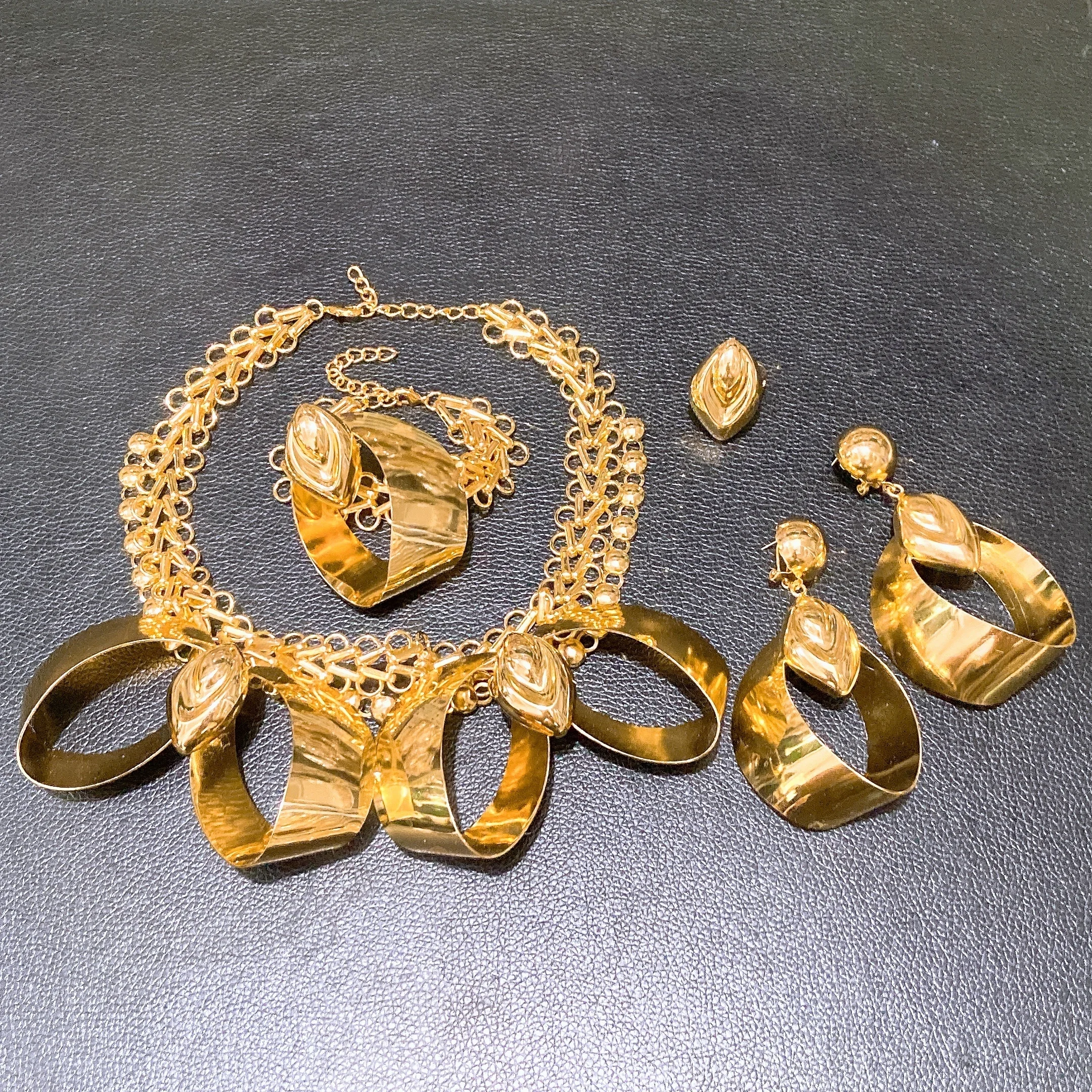 

Уникальный эффектный комплект с связанными кругами, легкий комплект ювелирных изделий, модная позолоченная цепочка, ожерелье, браслет, серьги, кольцо, 4 шт., ювелирные изделия