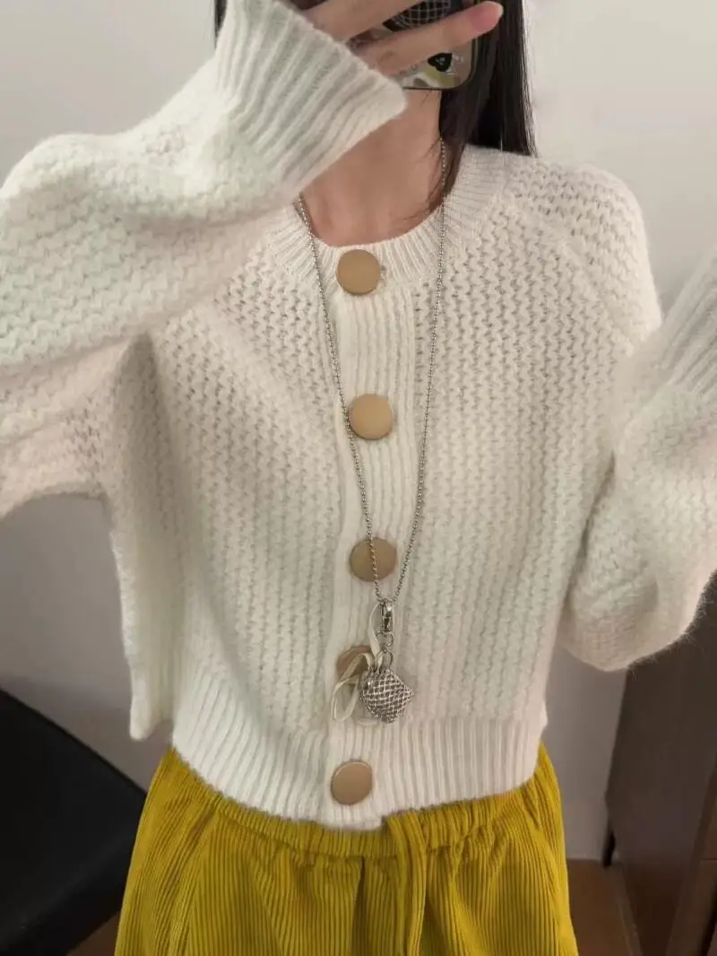 เสื้อคาร์ดิแกนถัก เสื้อสเวตเตอร์ถัก เสื้อผ้าถักสำหรับผู้หญิง ฤดูใบไม้ร่วง ฤดูหนาว สีขาว บาง น้ำหนักเบา ใส่ได้หลายโอกาส ไซส์ใหญ่ เสื้อผ้าผู้หญิง แขนยาว