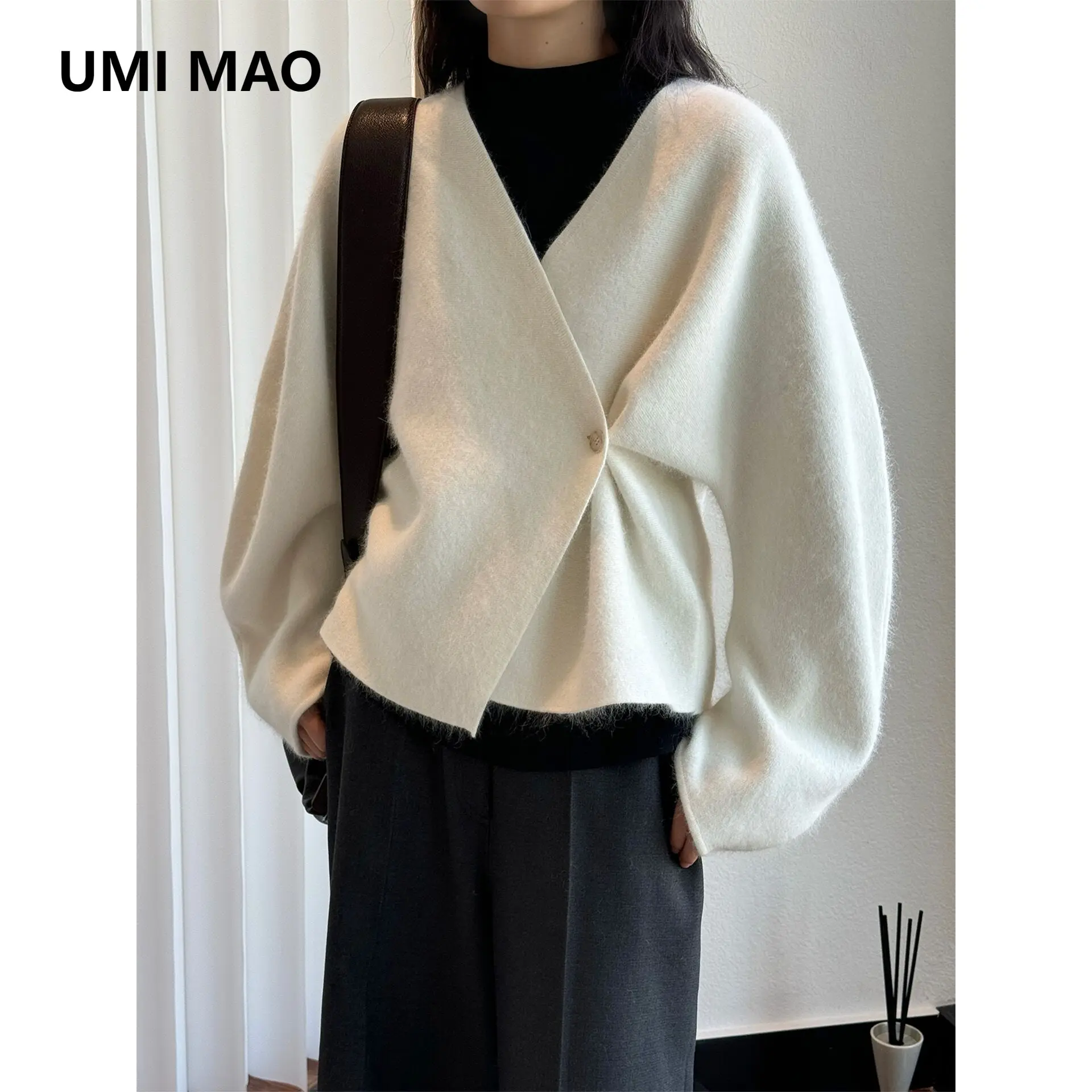 

UMI MAO Femme Spring New Oriental Art Curved Knife Long Sleeve Wool Knitted Cardigan Loose Thick Short Top For Women