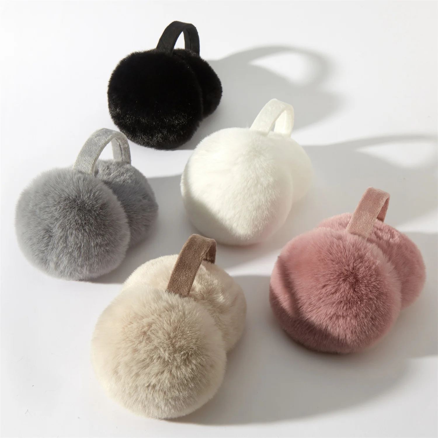 Orejeras negras plegables, exquisitas, de alta calidad, suaves, de felpa, cálidas, a prueba de viento, orejeras de imitación de piel de conejo, accesorio para mujer y niña