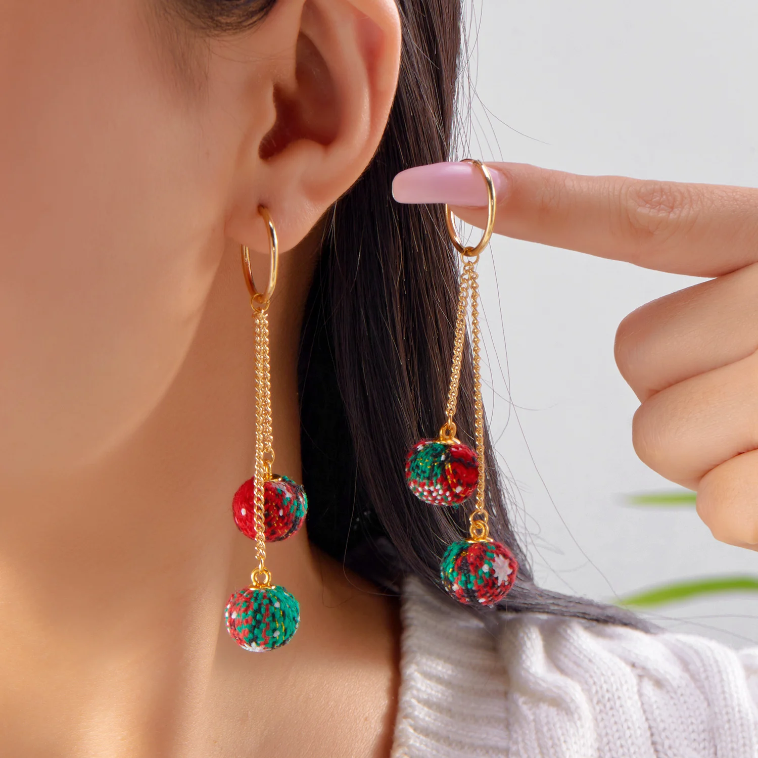 Kreative Weihnachten Bunte Hairball Quaste Ohrring für Frauen Runde Kugel Weihnachten Baum Lebkuchen Mann Zirkon Ohrringe Partei Schmuck