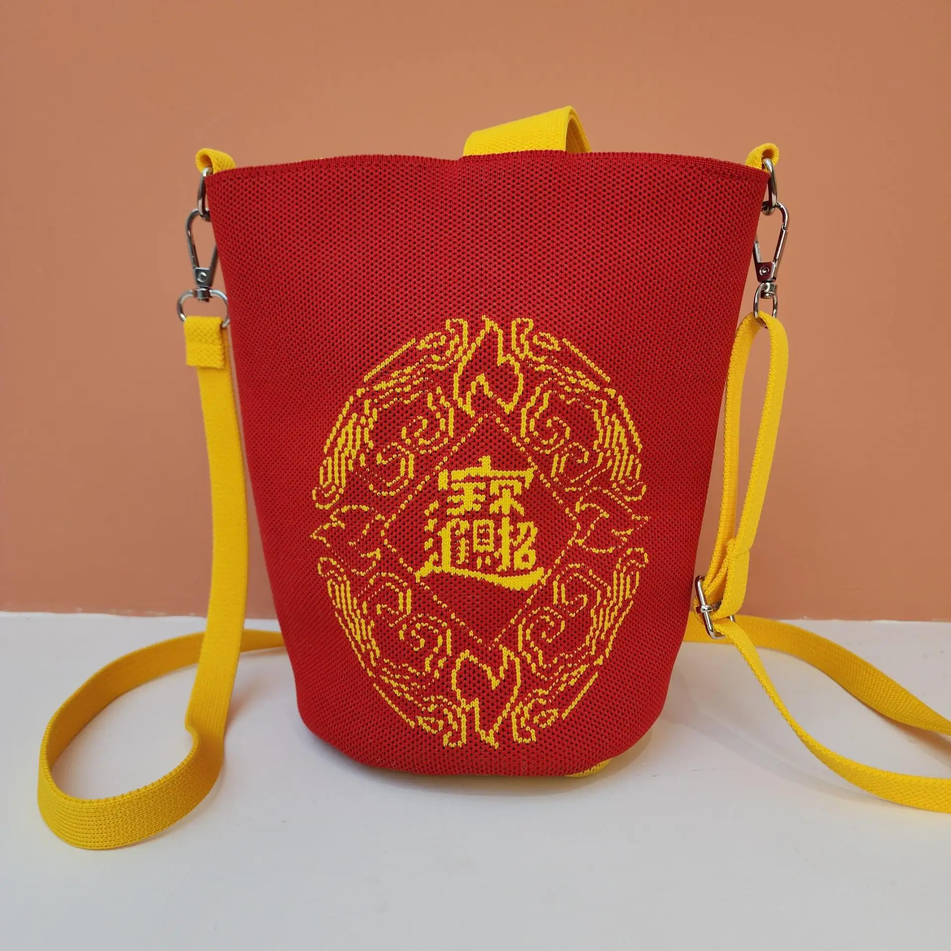 

2025 new hand knitted diagonal bucket bag fashion travel with mobile phone diagonal bag