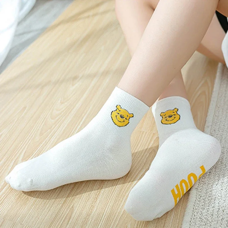 Disney lindo calcetín de dibujos animados mujeres Anime Mickey Mouse media chica Color sólido Pato Donald Minnie Piglet medias regalo para niños al por mayor