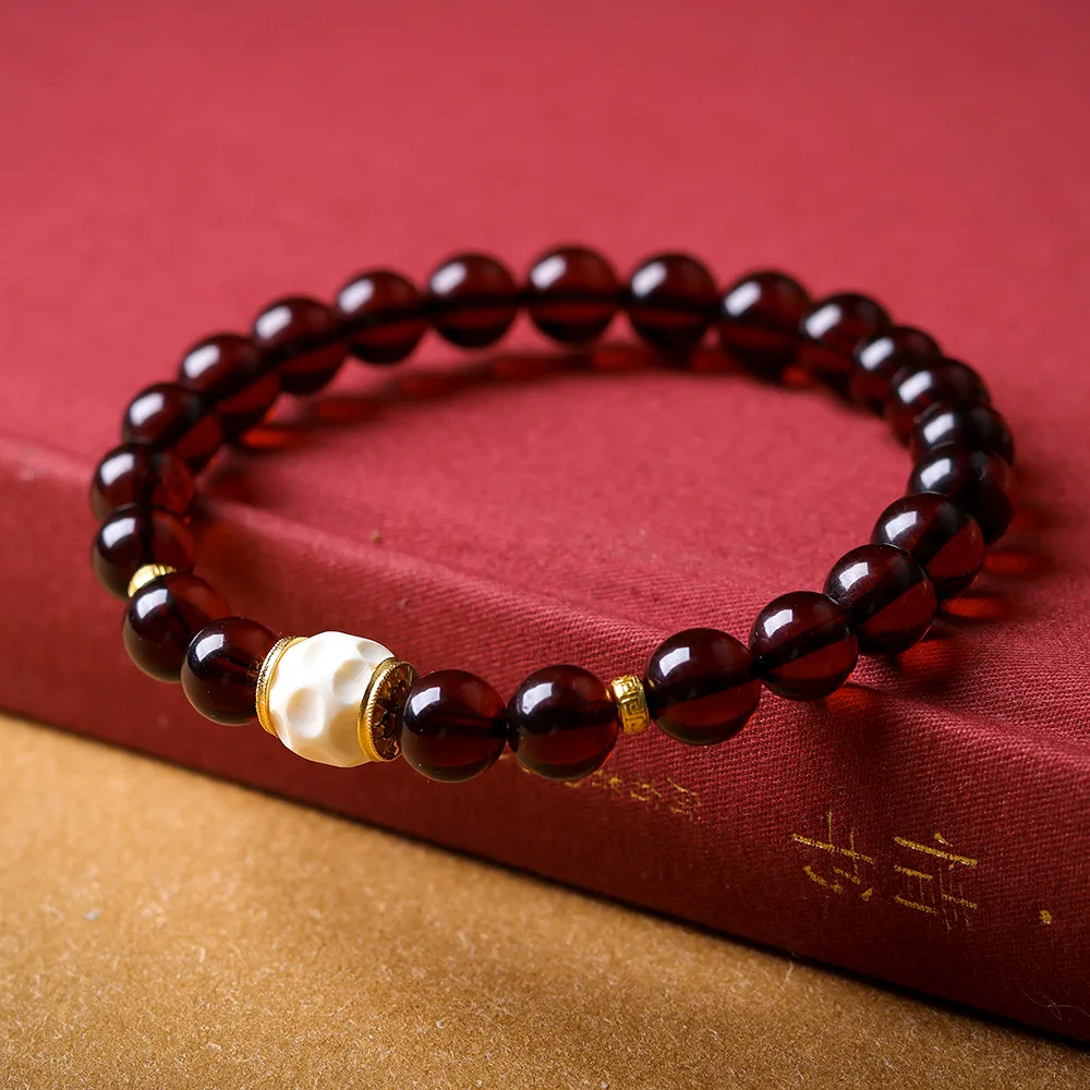 Браслет-мала из белого агарового дерева Каяра, лакированный, с агатом Наньхун, янтарем и жемчугом, в новом китайском стиле, молитвенные бусы Вэньвань для женщин Браслет-мала из белого агарового дерева Каяра, лакированный, с агатом Наньхун, янтарем и жемчугом, в новом китайском стиле, молитвенные бусы Вэньвань для женщин