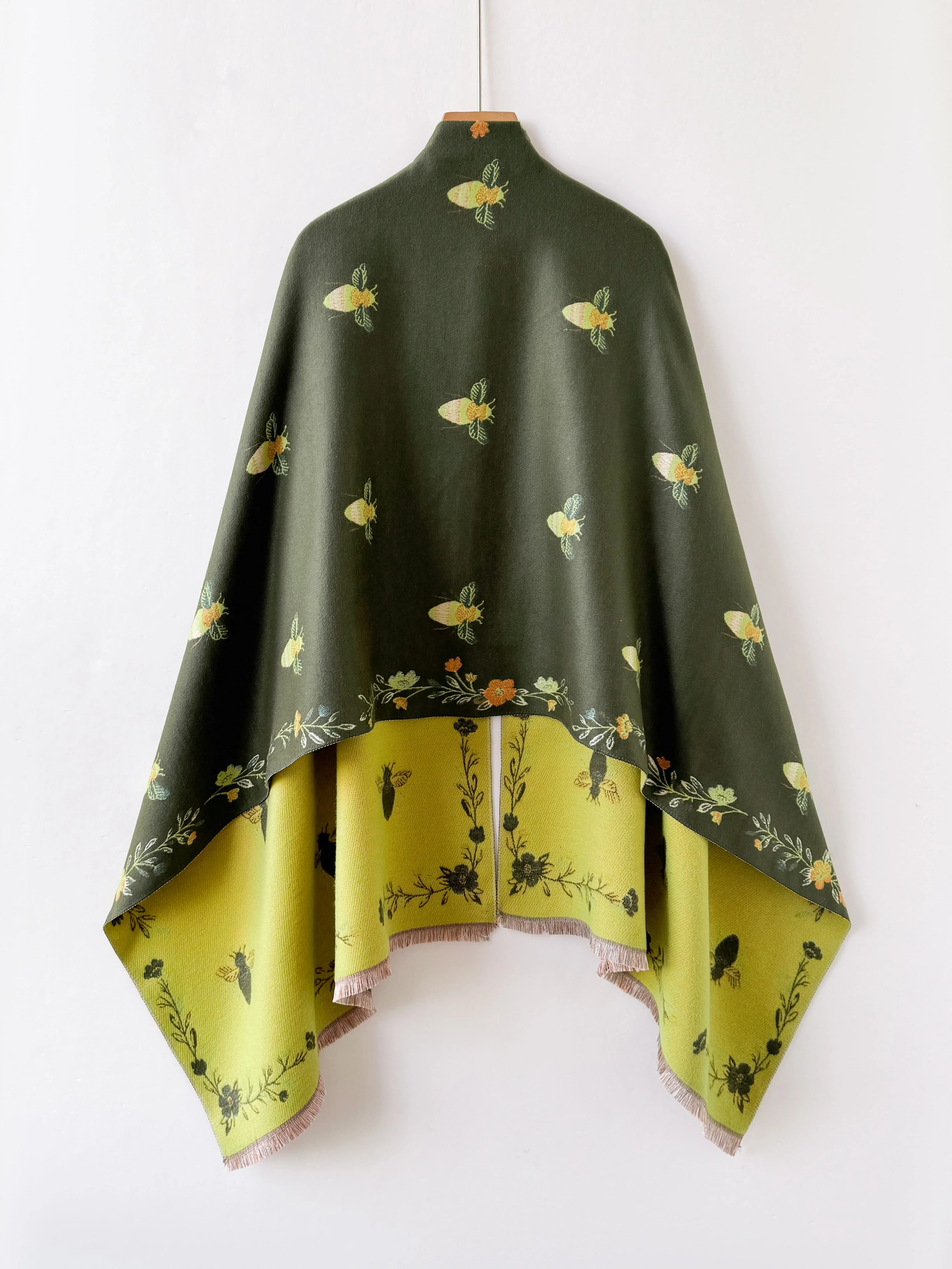 English: Bee Floral Print Open Front Shawl Wrap, Reversible Tassel Poncho Cape, Women Warm Throw Blanket Scarf for Daily Travel