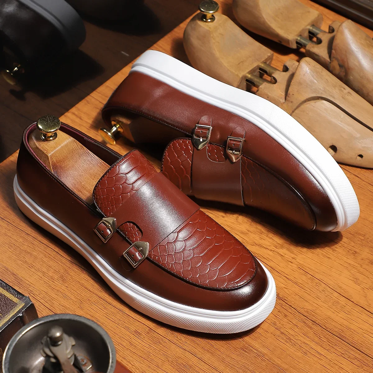 

Fashion Men Leather Casual Shoes Street Cool Flat Leisure Monk Shoes Street Young Slip-on Loafers