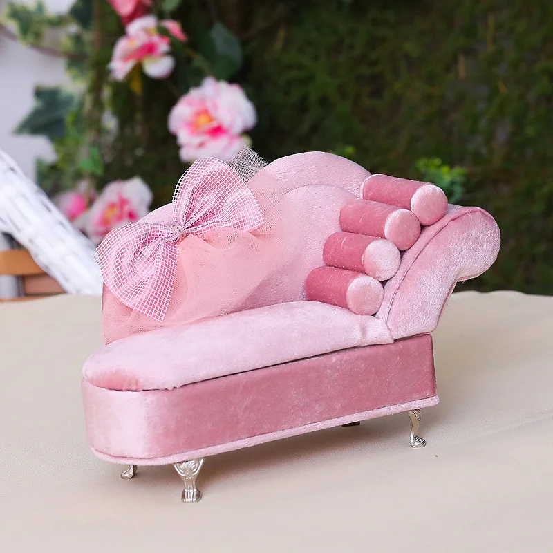 

Beauty is the original design bowknot pink velvet sofa jewelry box