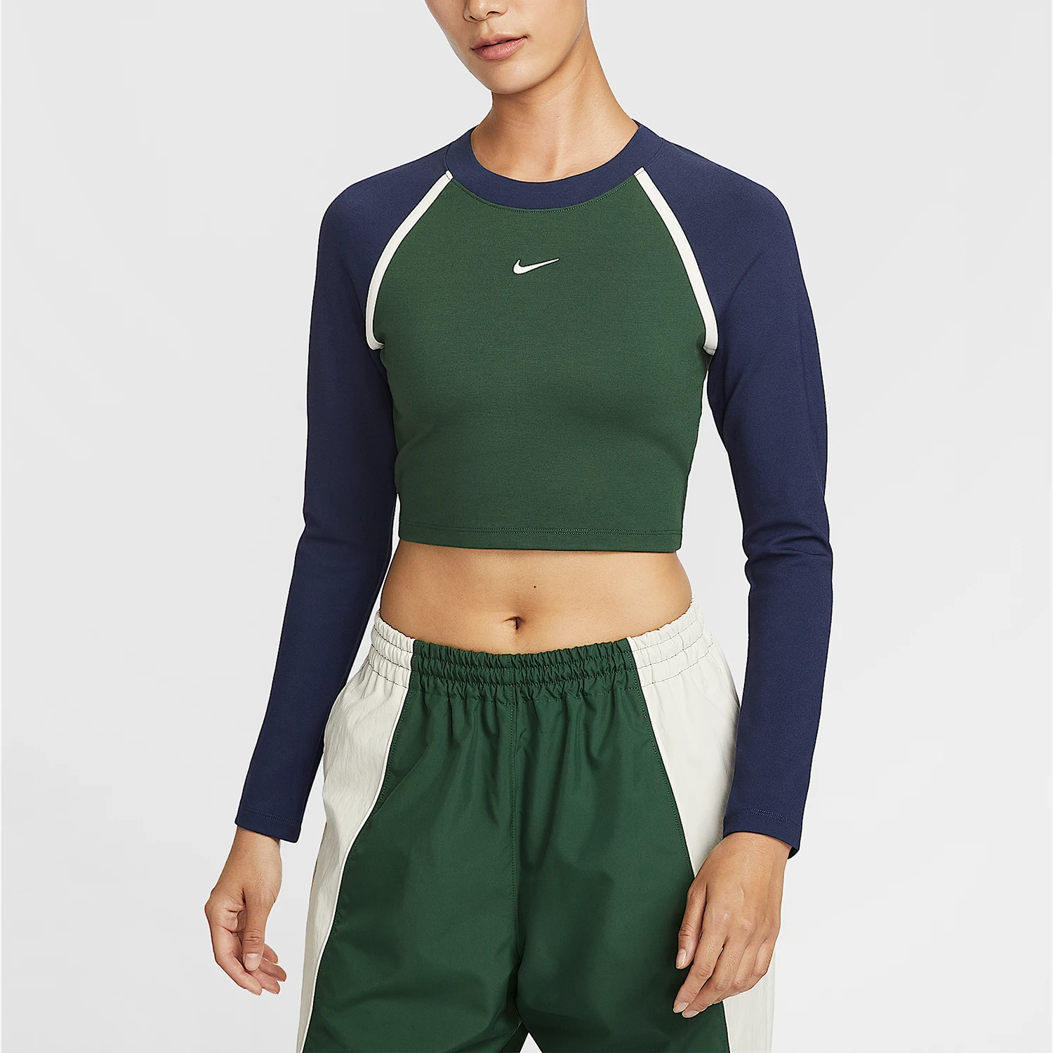 nike-genuine-sportswear-haut-long-a-manches-courtes-pour-femme-if0339-323