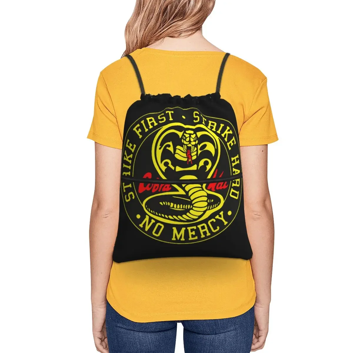 Mochila clásica Cobra Kai No Mercy para hombre y mujer, morral con cordón, bolsillo para zapatos, viaje, deporte