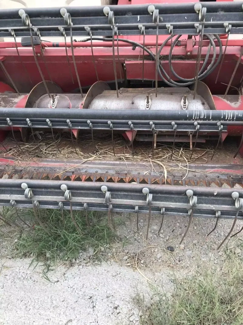Small Self Walking Corn Combine Harvester Easy Transport Rural Farm Corn Picking Threshing Separating Compact Agricultural