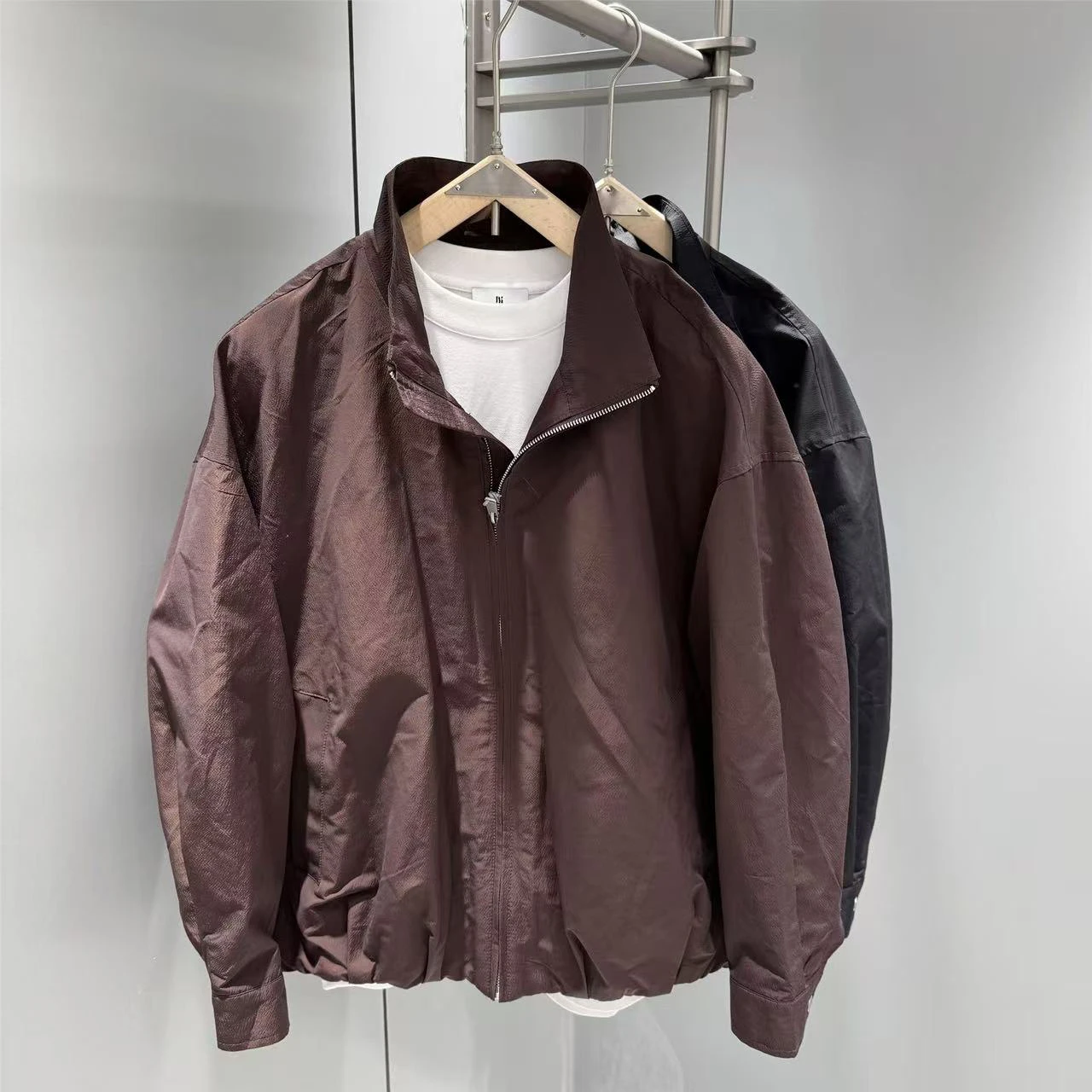 

Весенне-осенняя модная однотонная повседневная тонкая мужская куртка с отложным воротником в американском стиле Хайме Верхняя одежда