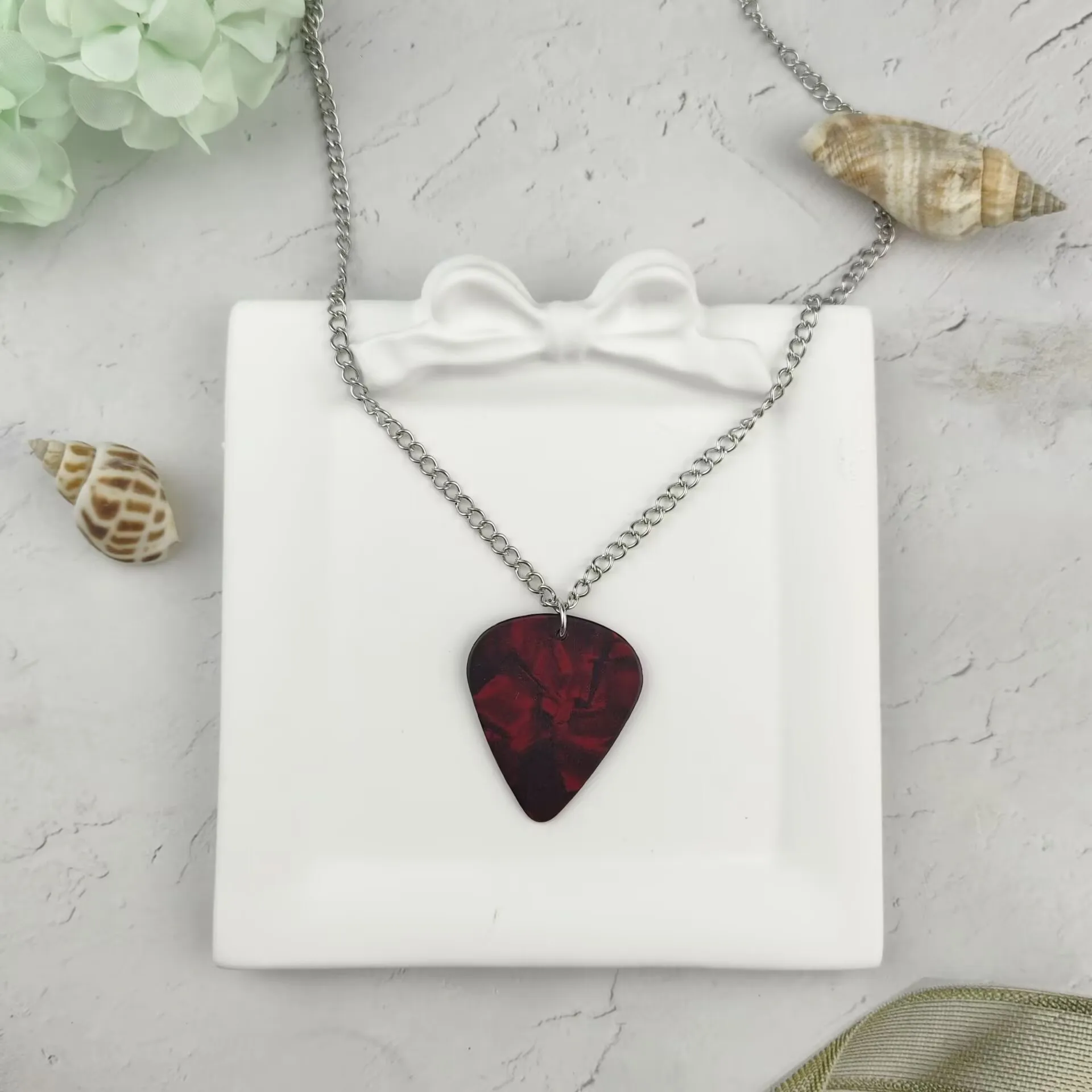 Guitar Pick Necklace Heart Ruby Pendant Eddie Munson Clavicle Chain Punk Strange Horror Things Choker Cospaly Jewelry Gifts