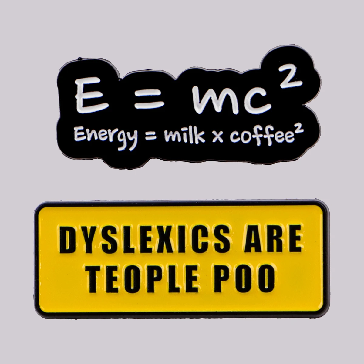 „DYSLEXICS ARE TEOPLE POO“ Emaille-Anstecknadel, Anstecknadeln, Kaffee-Zitate, Broschen für Damen, Modeschmuck, Accessoires, Geschenk für Freunde