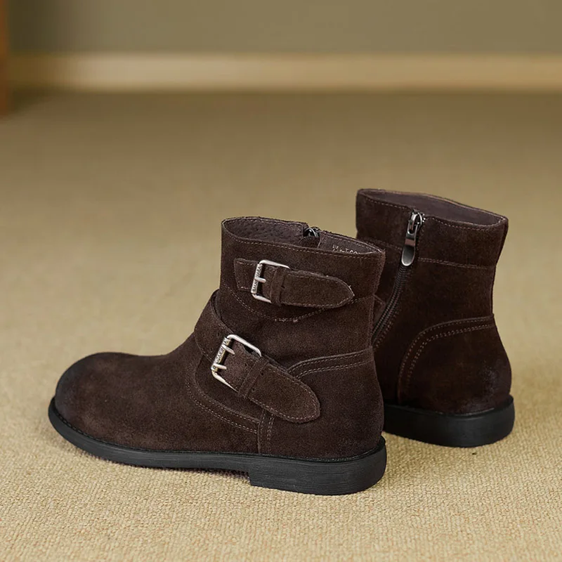 البني المرأة الجلد المدبوغ حذاء من الجلد الجانب زمم كعب منخفض أحذية سيدة الرجعية مع حزام مشبك جولة تو الأحذية 2025 Phoentin FT4249