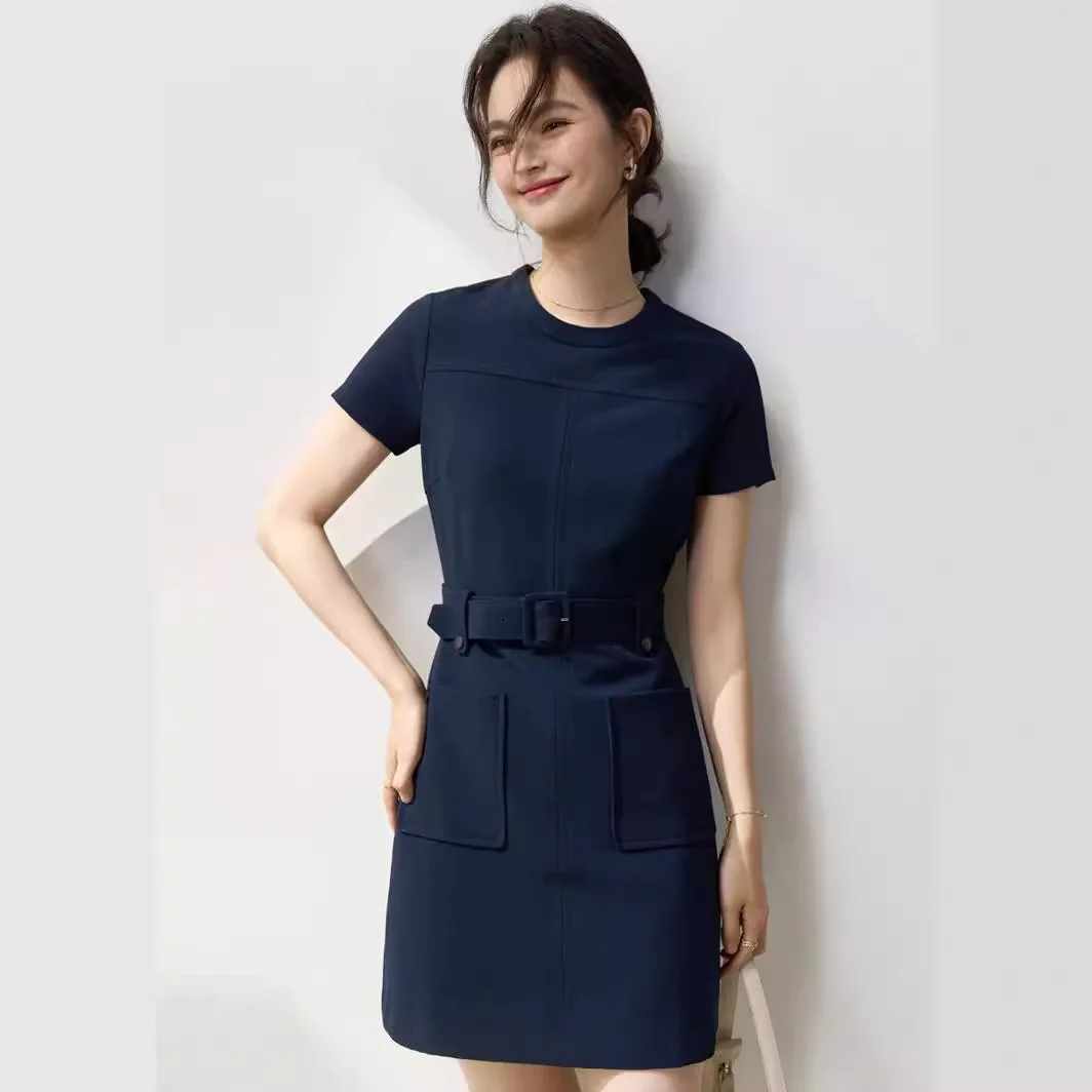 Chic and Flattering Mid-length Dress for Petite Women, with Round Neck and Slim Waist