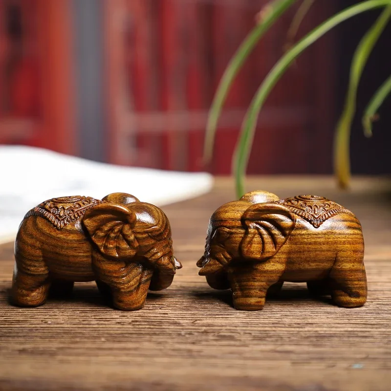 Agarwood carving hand a rich and auspicious small elephant carving crafts Fucai elephant car decoration table decoration pendant