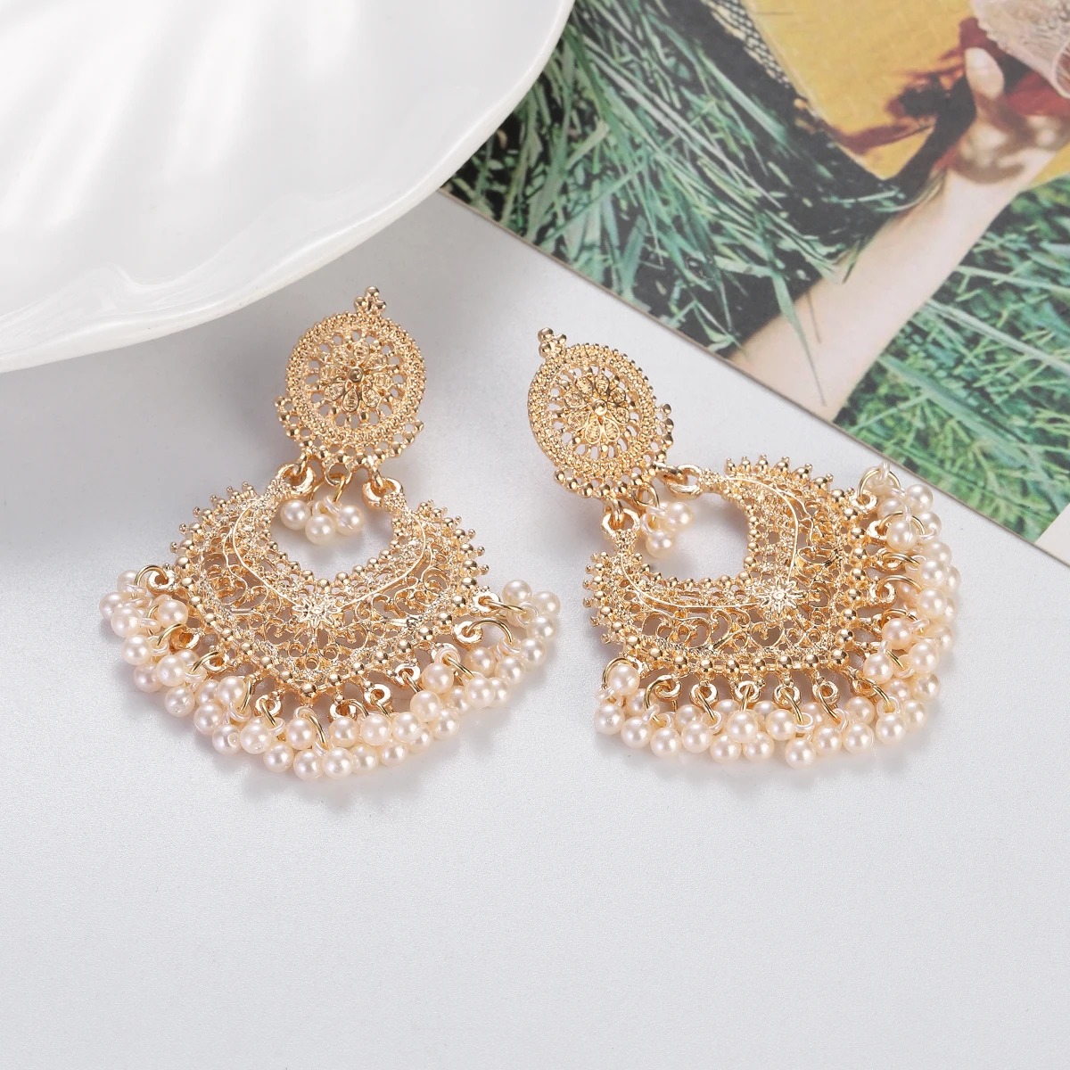 Orecchini pendenti a forma di cuore Color oro Vintage Boho per le donne orecchini Jhumka indiani etnici gioielli da sposa con nappe di perle di fiori