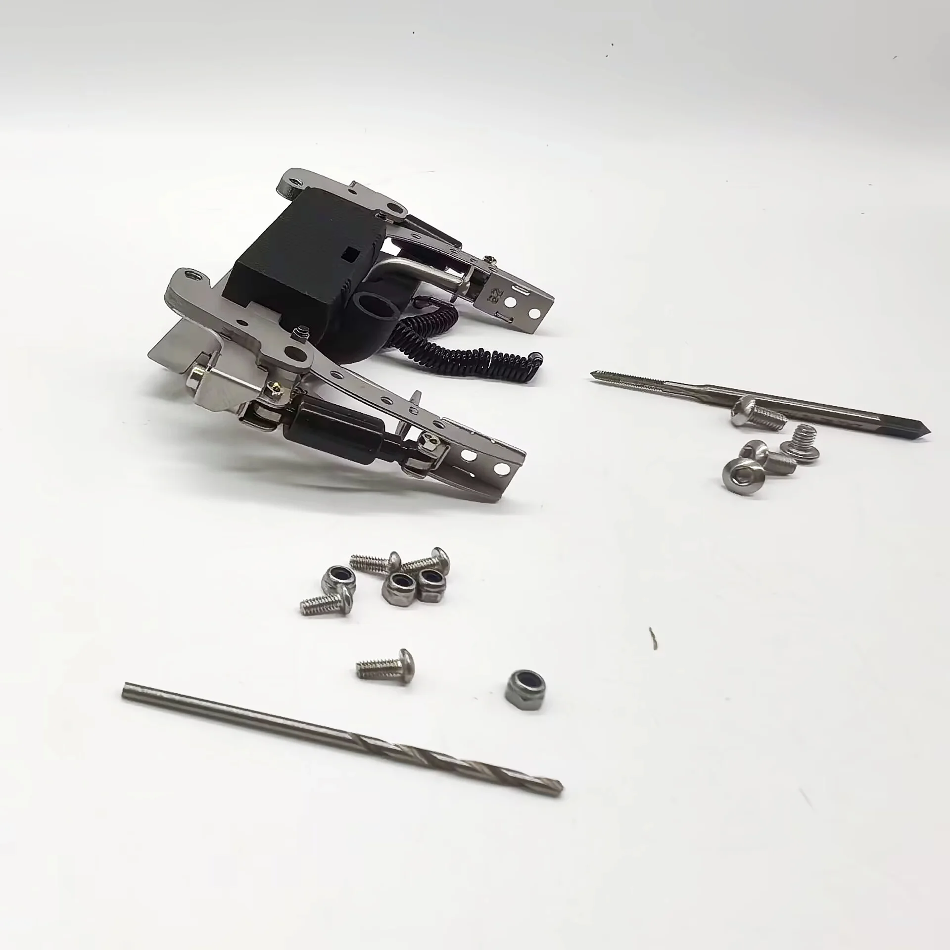 RC スケールクラブ 1/14 トラックモデル ロッカーホルダー シミュレーションキャブ 固定フロントバックル マンアクトロス ボルボ車 DIY パーツ用