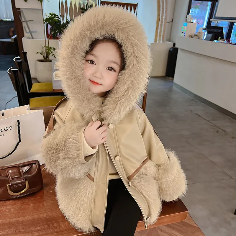 Girls\' autumn and winter coats 2023 new baby winter foreign air plus fleece fur children\'s top Little girl fur