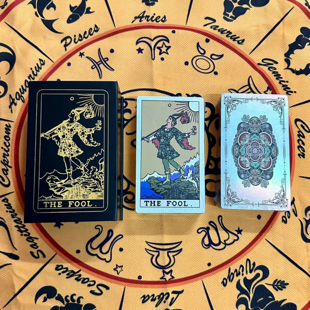 

78 карт, голографическая колода Таро Райдера из ПЭТ-пластика с золотой фольгой — водонепроницаемая и устойчивая к царапинам, с бумажным путеводителем 12*7 см