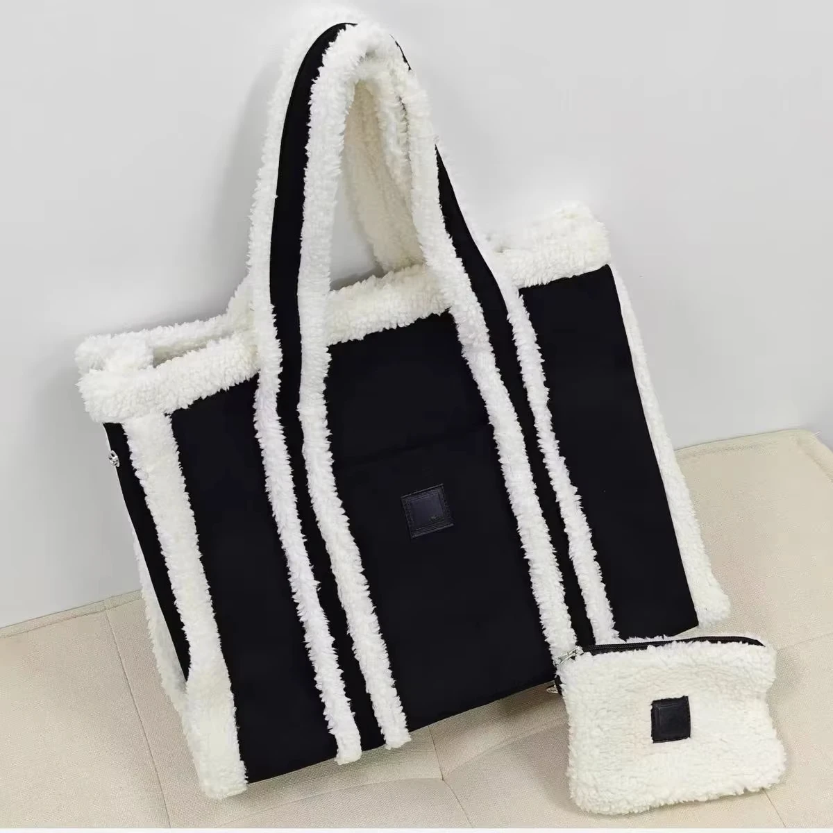 LO Winterfun Tote Bag Soft Plush Shoulder Bags with Zipper Pocket Contrasting Color Travel Bag Makeup Large Capacity Tote Bags